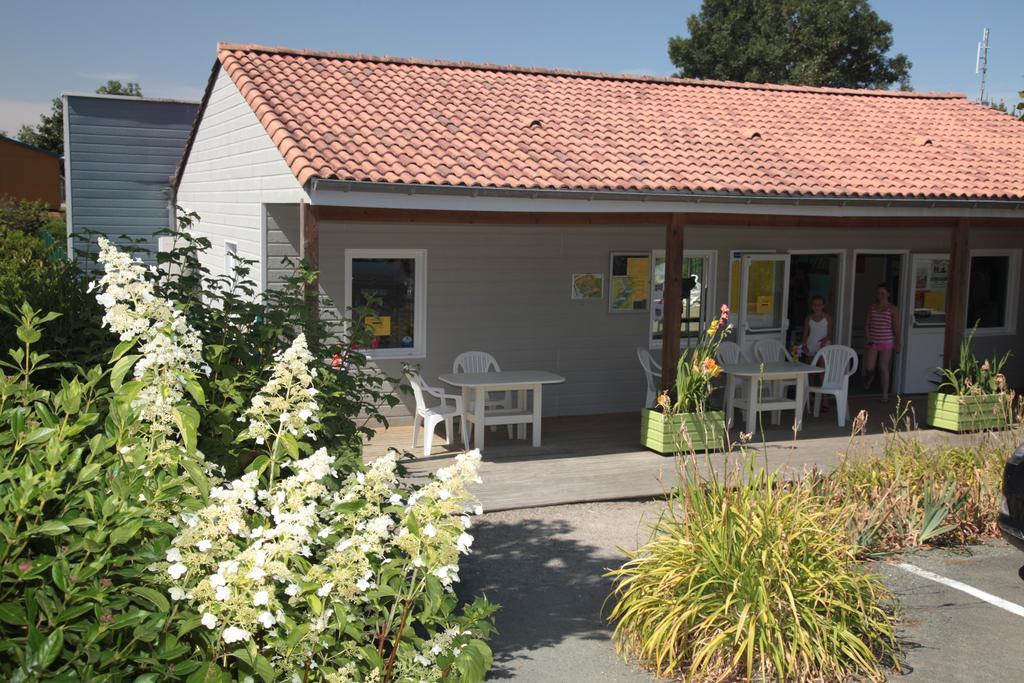 Camping Des Rulieres Hotel Saint-Valérien Exterior photo