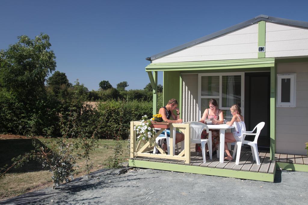 Camping Des Rulieres Hotel Saint-Valérien Exterior photo
