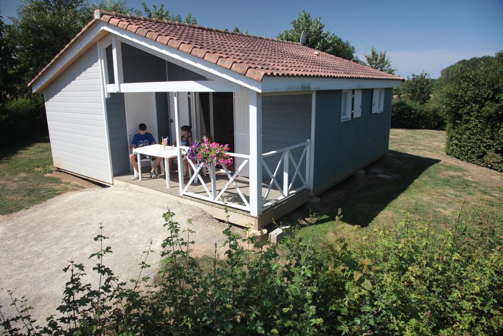 Camping Des Rulieres Hotel Saint-Valérien Exterior photo